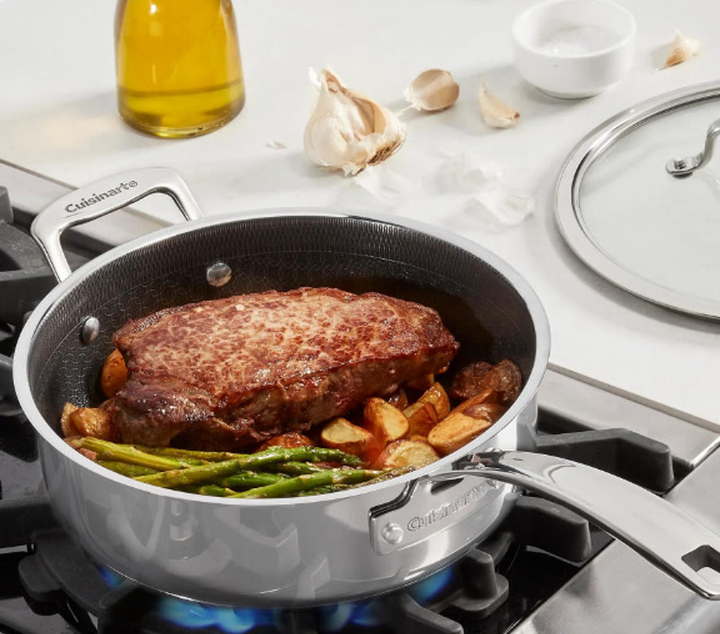 Pan with roast beef and vegetables